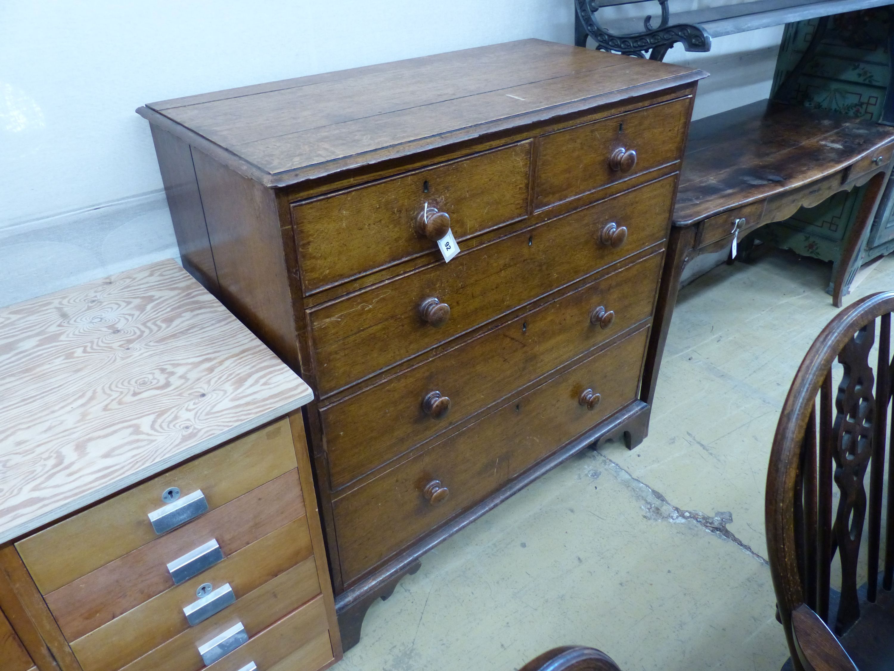 A Georgian oak chest of drawers, width 104cm, depth 52cm, height 107cm